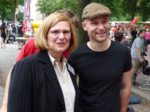 Angelika Schöttler und Lars Oberg auf dem Kinderfest auf dem Wartburg Platz