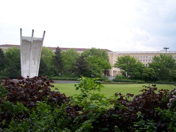 Die "Hungerkralle" und der Flughafen Tempelhof