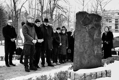Die SPD-Fraktion gedenkt der Opfer des Holocausts (u.a. Raed Saleh, Ralf Wieland und Lars Oberg)