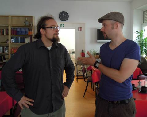 Im Gespräch mit einem Mitarbeiter der Wohnungslosentagesstätte