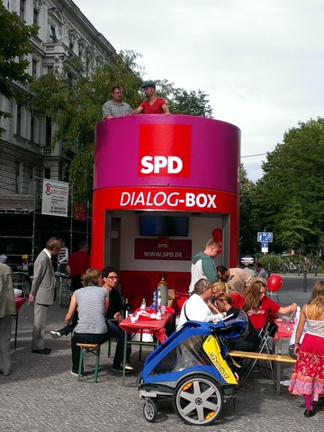 Von der Dialogbox kann man einen besonderen Ausblick auf den Kaiser-Wilhem-Platz genießen.