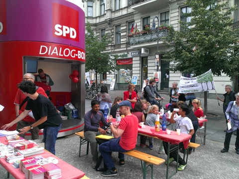 Zum Auftakt der Dialogbox verlegte Lars Oberg seine Sprechstunde am 12. August 2013 auf den Kaiser-Wilhelm-Platz