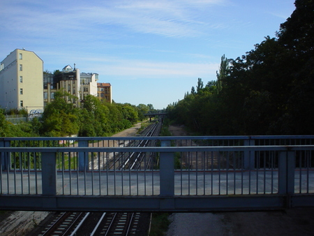 Vom S-Bahnhof ist an der Julius-Leber-Brücke noch nichts zu sehen 