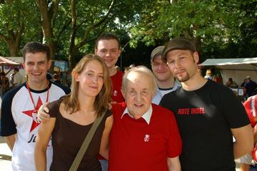 Mit dem Ehrenvorsitzenden der SPD Abteilung Schöneberg Paul Zuhr und Jusos aus Tempelhof-Schöneberg auf dem SPD Somerfest